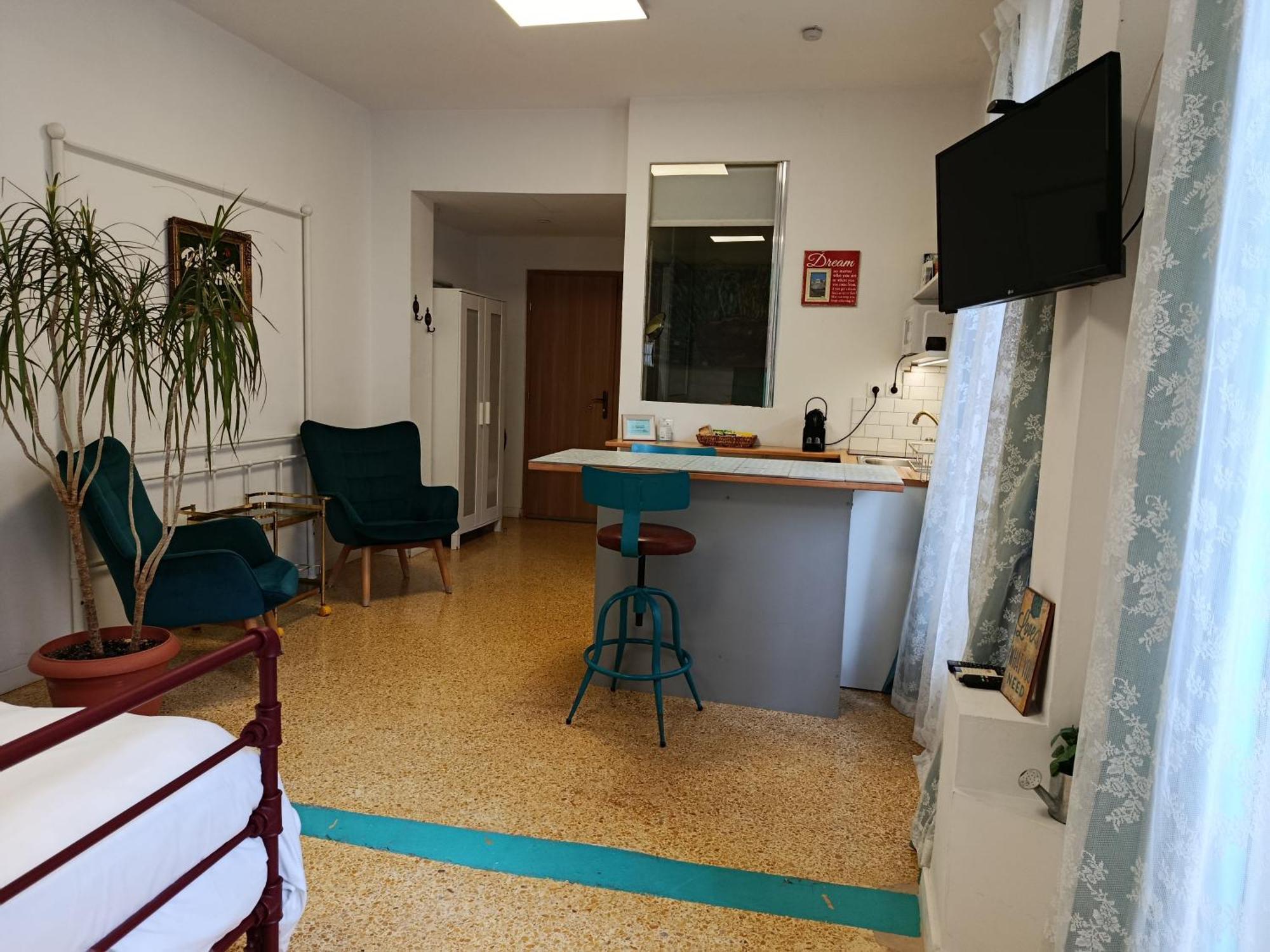 Studio Apartment