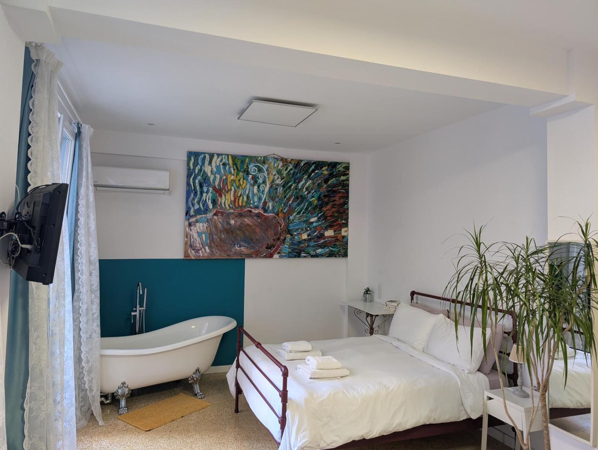 Studio Apartment